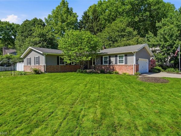 1484 Woodlake Boulevard , Stow, OH 44224