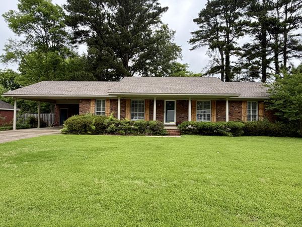 2622 Hampton Ave., Tupelo, MS 38801