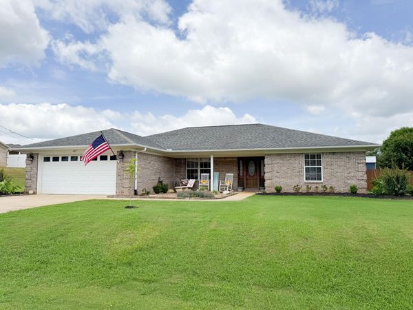 605 W Longview Dr., New Albany, MS 38652
