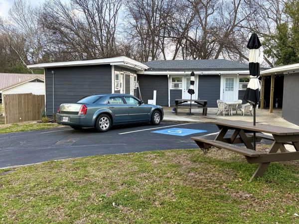 430 Oak St., New Albany, MS 38652