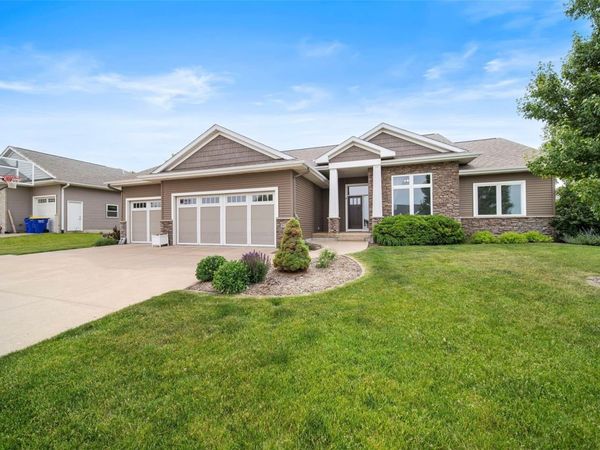617 Majestic Oak Ridge, Solon, IA 52333