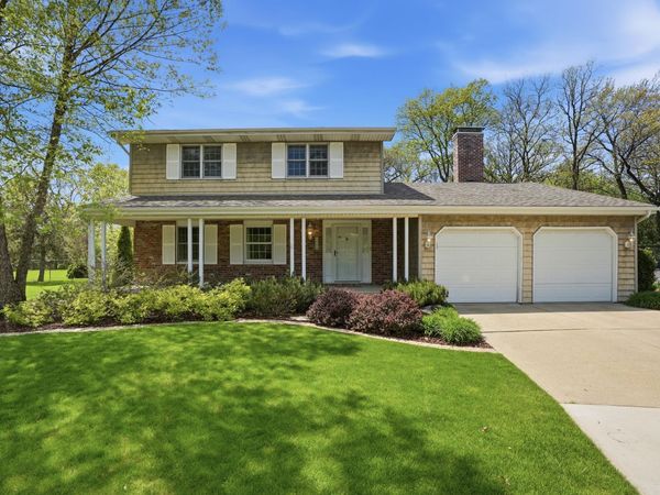 2060 Maid Marion Drive N, Schererville, IN 46375