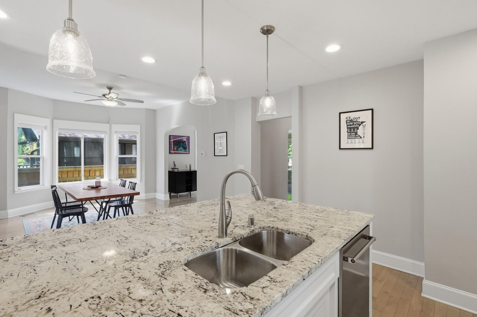 1350 Laurel Avenue , Saint Paul, MN 55104