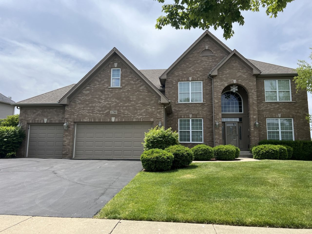 1790 Queensport Drive, Crystal Lake, IL 60014