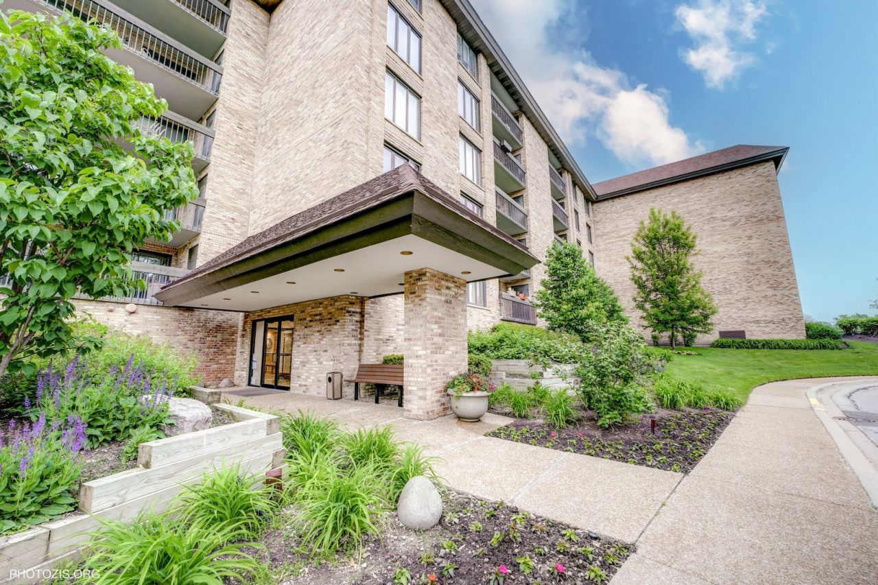 1621 Mission Hills Road , Northbrook, IL 60062