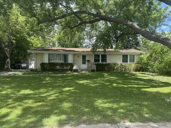 1215 Parkside Lane , Deerfield, IL 60015