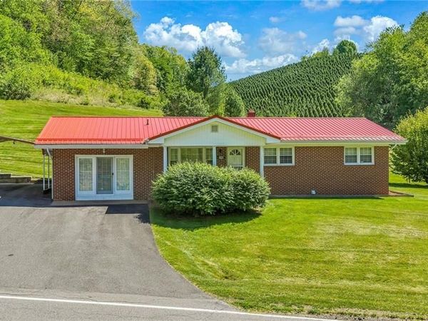 346 Piney Creek Road , Lansing, NC 28643