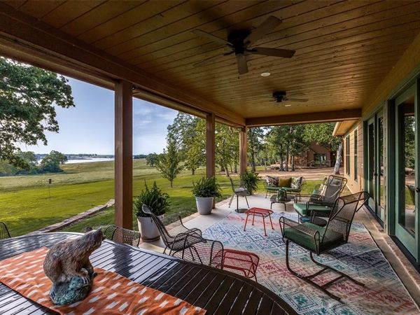 1955 County Road 2980 , Windom, TX 75492