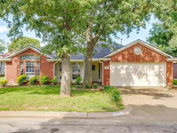 518 Lone Star Street, Joshua, TX 76058