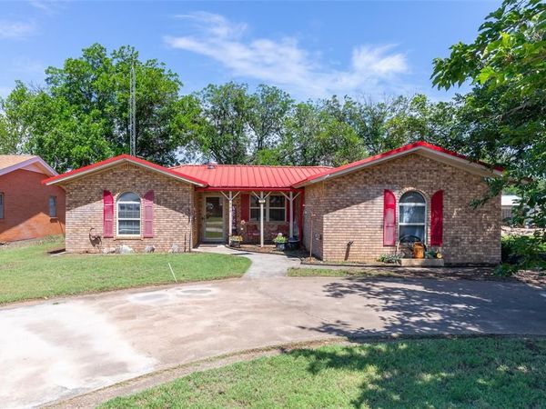1700 N Avenue H , Haskell, TX 79521