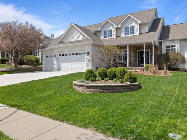 8564 Newbury Court, Johnston, IA 50131