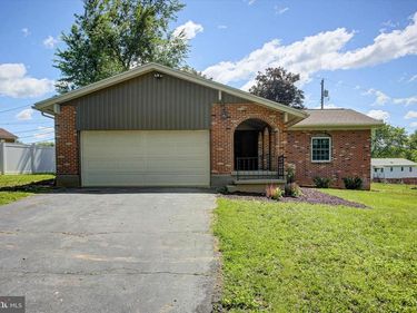 868 FOX MEADOW ROAD , CHAMBERSBURG, PA 17202