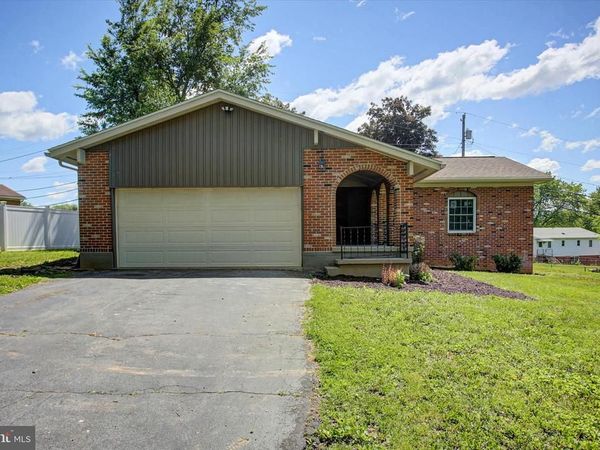 868 FOX MEADOW ROAD , CHAMBERSBURG, PA 17202