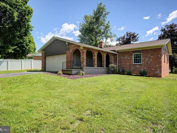 868 FOX MEADOW ROAD, CHAMBERSBURG, PA 17202