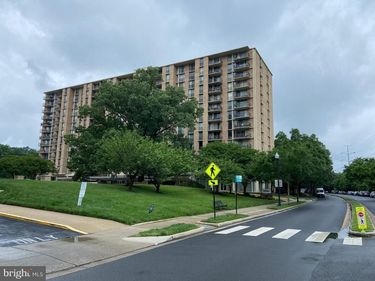 4600 S FOUR MILE RUN DRIVE , Unit 827, ARLINGTON, VA 22204