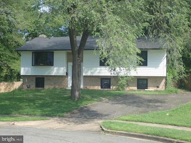 8501 WOODBINE LANE , ANNANDALE, VA 22003