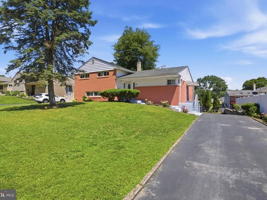 417 Foster Drive, Springfield, PA 19064 Main Photo