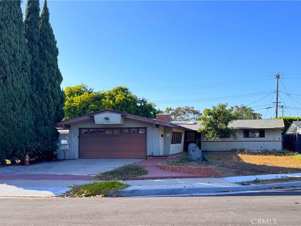 208 Wellesley Lane, Costa Mesa, CA 90606