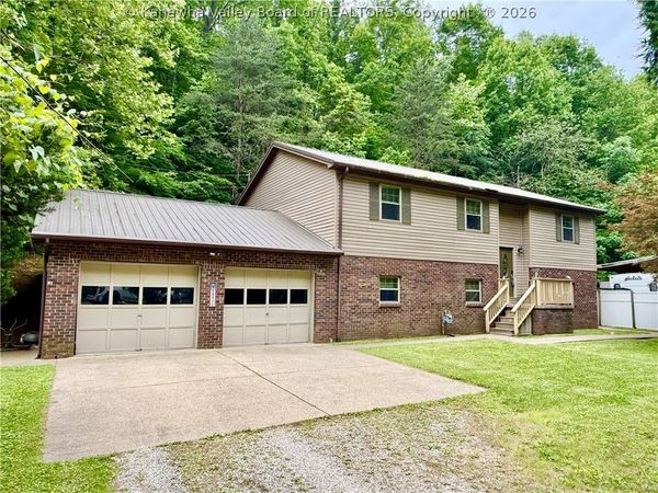 1432 New Hope Road, Elkview, WV 25071