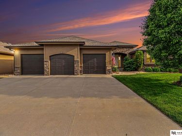 19615 Brookside Lane, Gretna, NE 68028