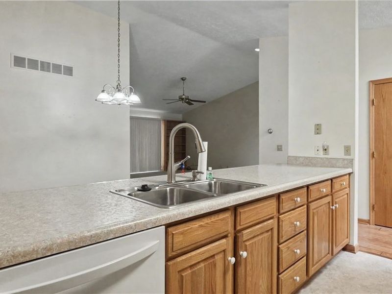 910 Greenfield Drive, Mansfield, OH 44904 Photo 6