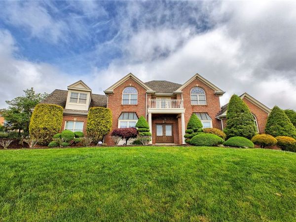 33 Hawthorne Ln , Irwin, PA 15642