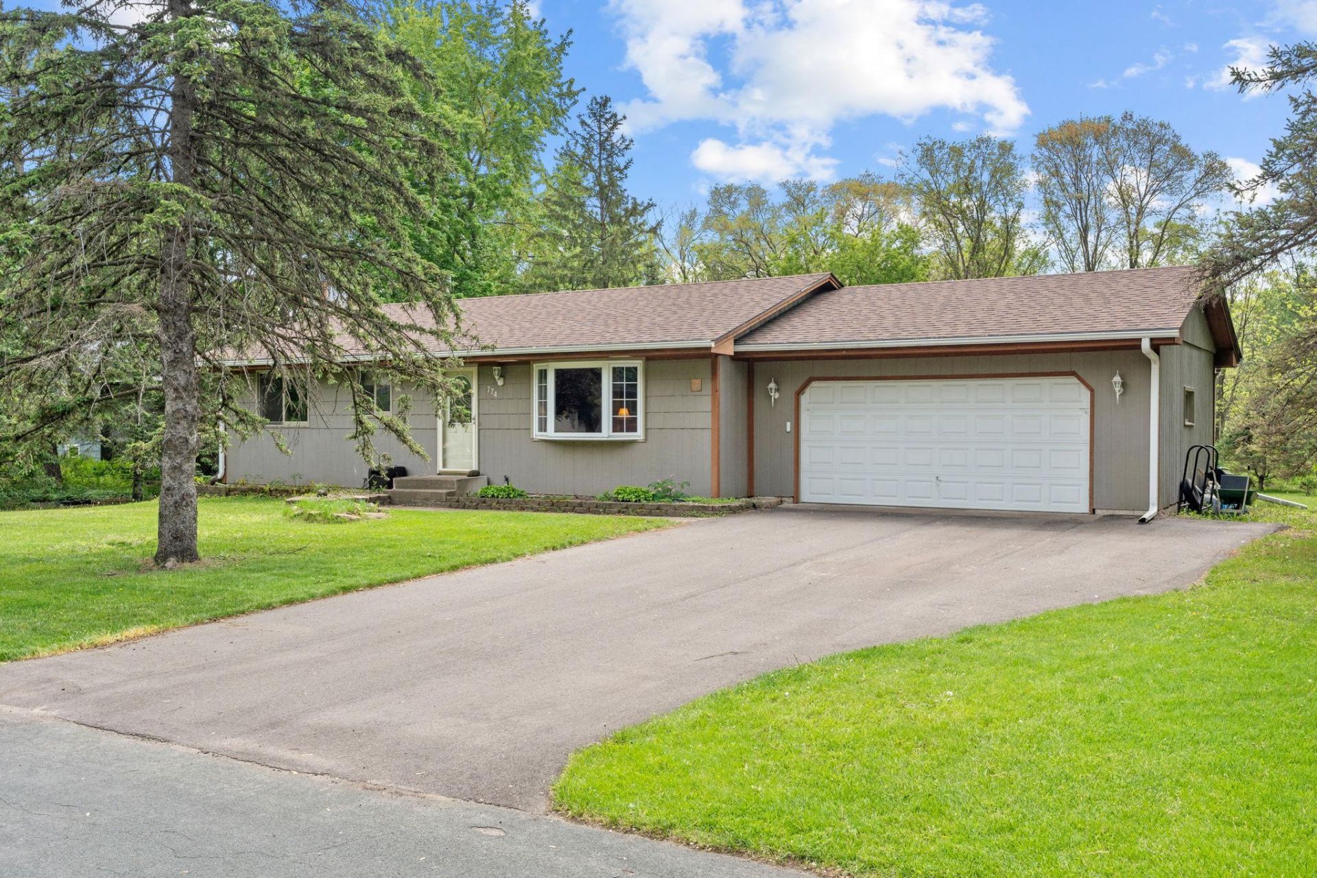774 Vicky Lane , Circle Pines, MN 55014