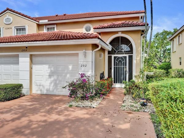 12434 Crystal Pointe Drive, Unit 202, Boynton Beach, FL 33437
