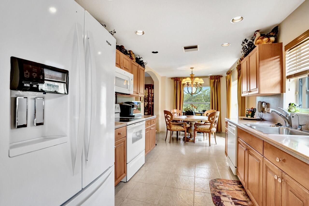 12434 Crystal Pointe Drive, Unit 202, Boynton Beach, FL 33437 Photo