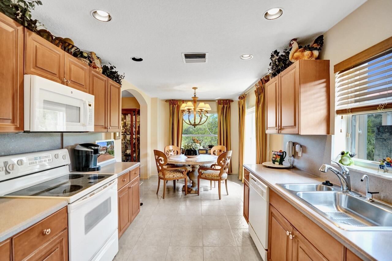 12434 Crystal Pointe Drive, Unit 202, Boynton Beach, FL 33437 Photo