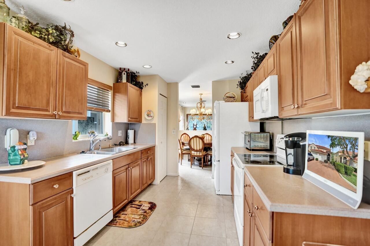 12434 Crystal Pointe Drive, Unit 202, Boynton Beach, FL 33437 Photo