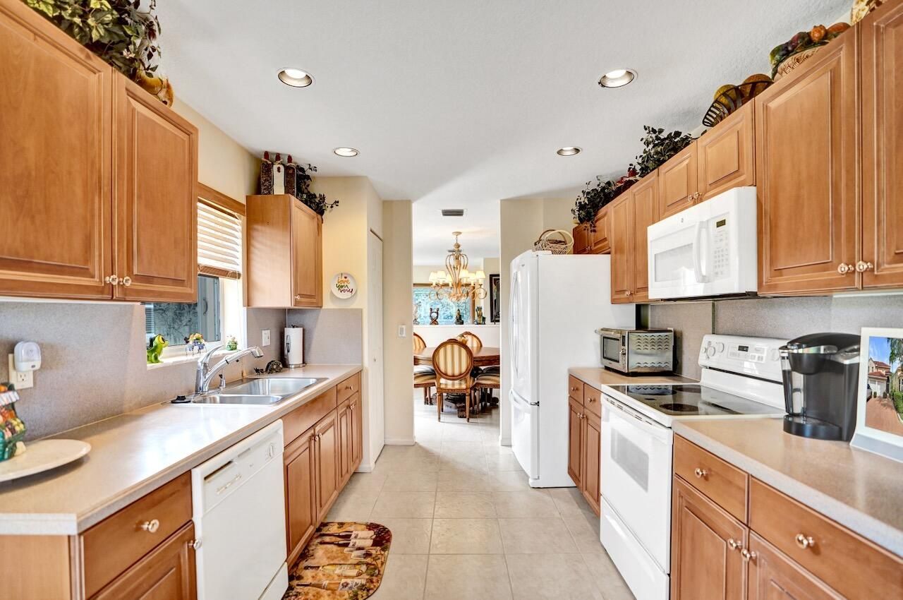 12434 Crystal Pointe Drive, Unit 202, Boynton Beach, FL 33437 Photo