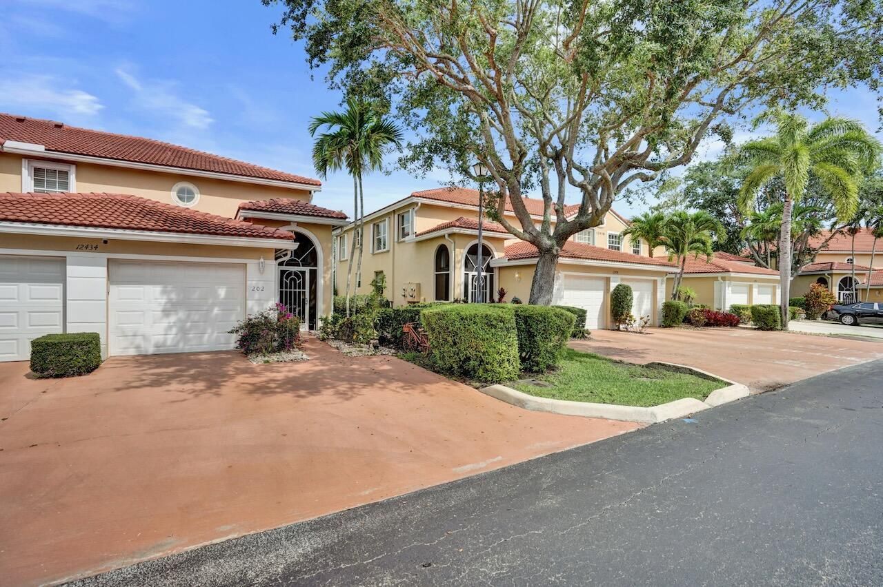 12434 Crystal Pointe Drive, Unit 202, Boynton Beach, FL 33437 Photo
