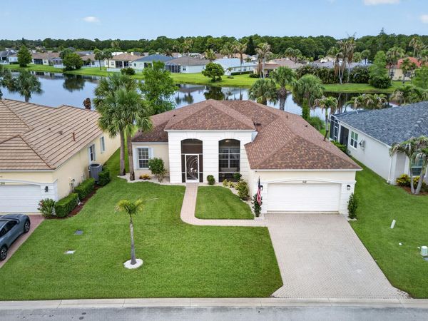512 SW Lake Manatee Way, Port St. Lucie, FL 34986