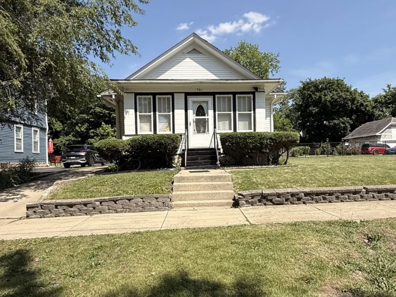 301 N May Street, Aurora, IL 60506
