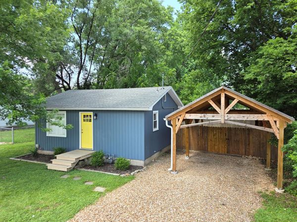 103 N Market Street , Nixa, MO 65714