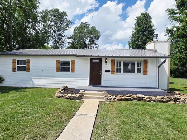 703 E Jackson Street , Marshfield, MO 65706