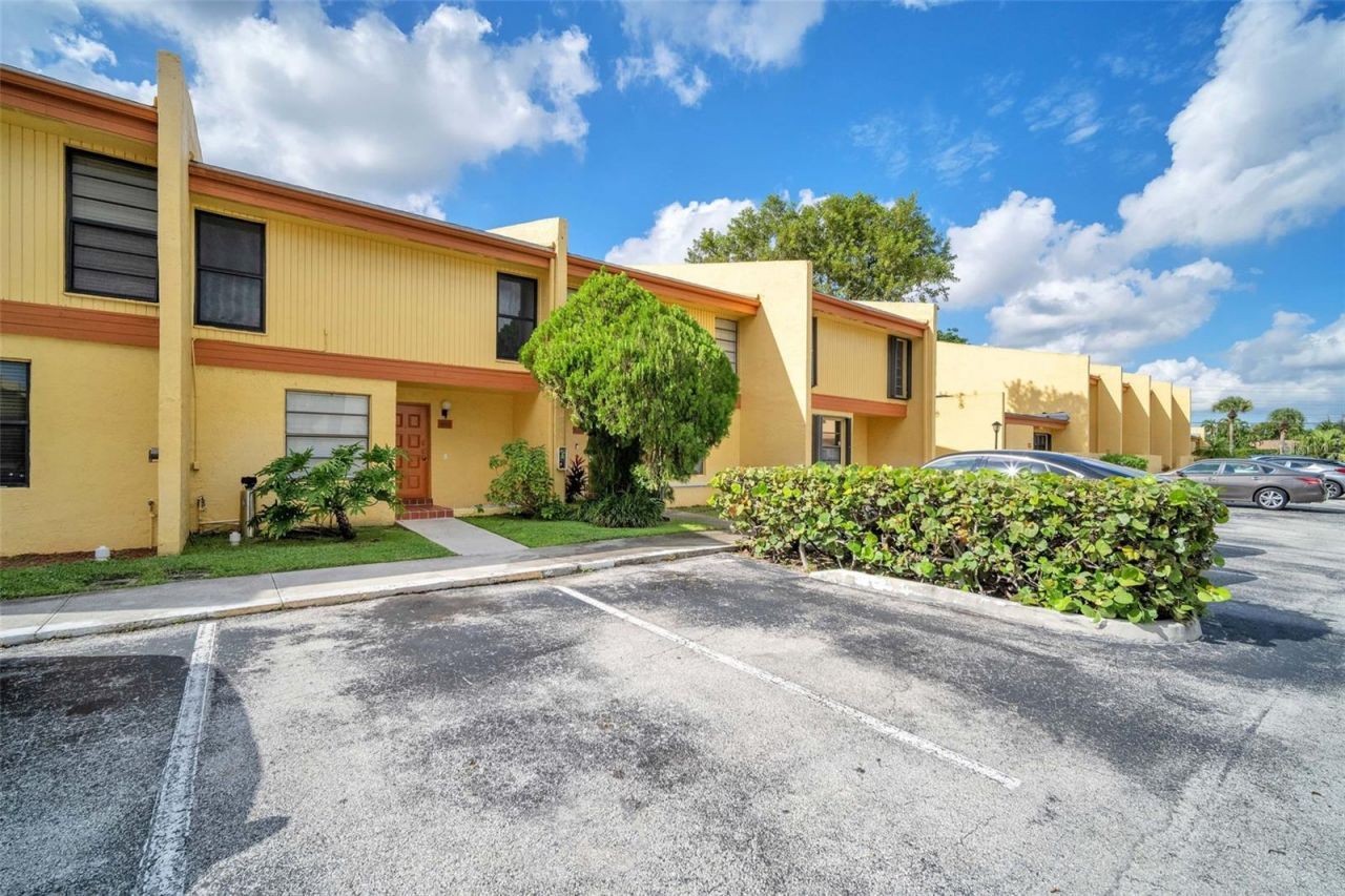 1610 NW 93rd Avenue , Unit 303, Hollywood, FL 33024 Photo