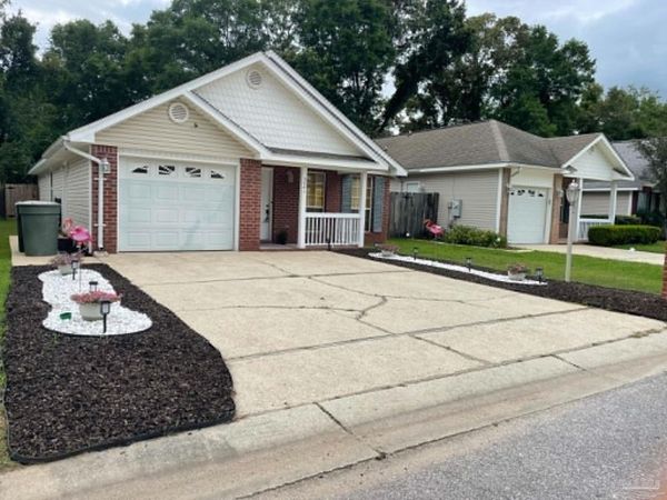 5841 Last Big Tree Ln, Pensacola, FL 32505