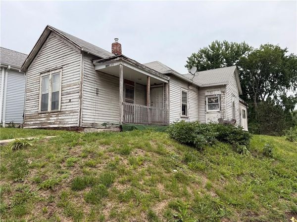 2725 Delaware Street, St Joseph, MO 64506
