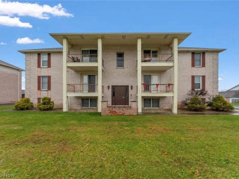 7357 Eisenhower Drive, Unit 6, Boardman, OH 44512 Photo 2