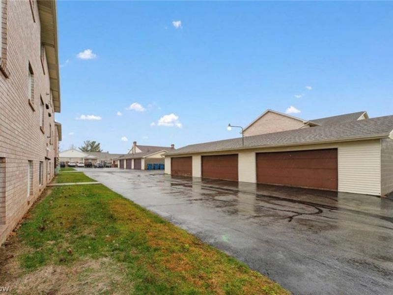 7357 Eisenhower Drive, Unit 6, Boardman, OH 44512 Photo 22