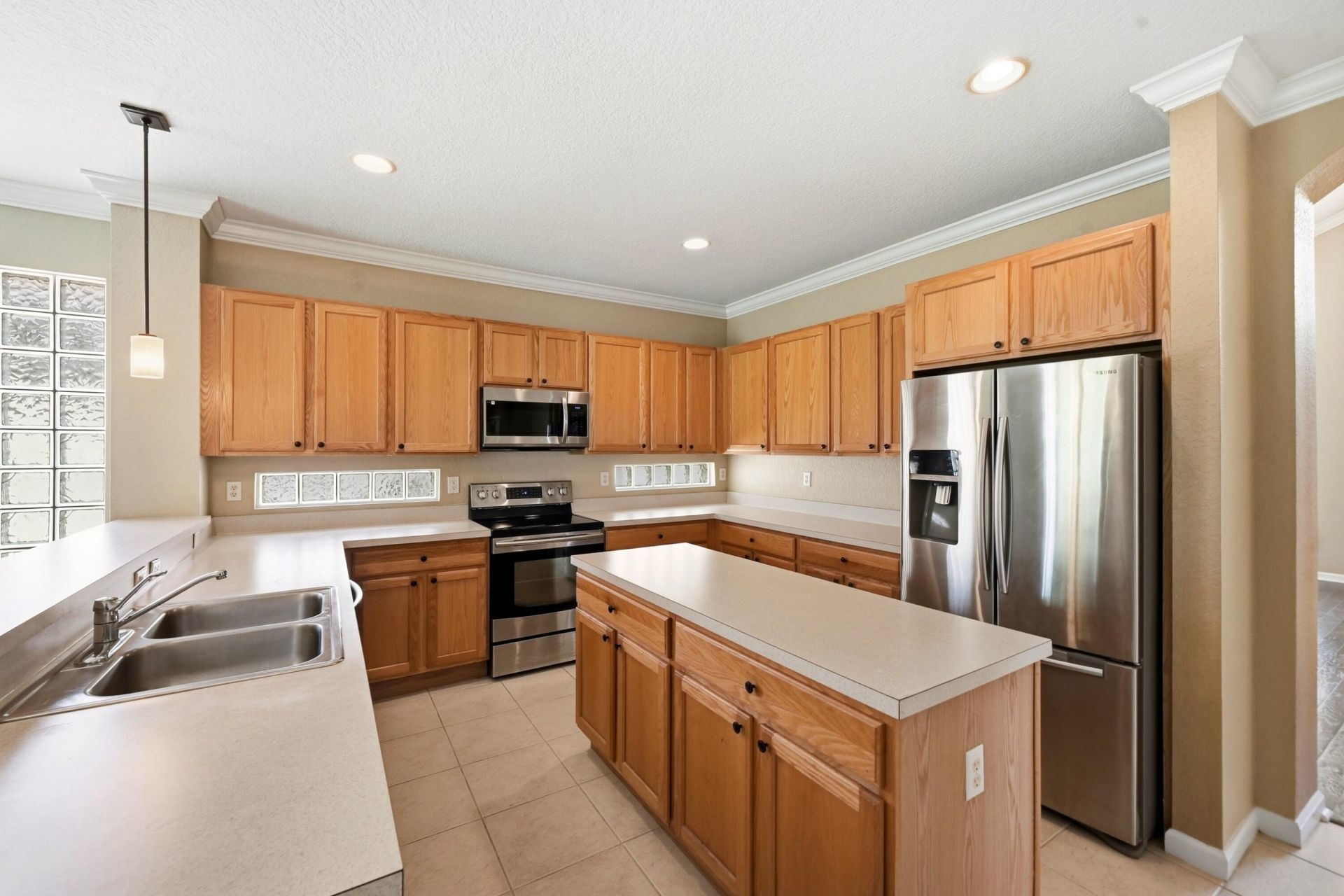 421 Gazetta Way, West Palm Beach, FL 33413 Photo