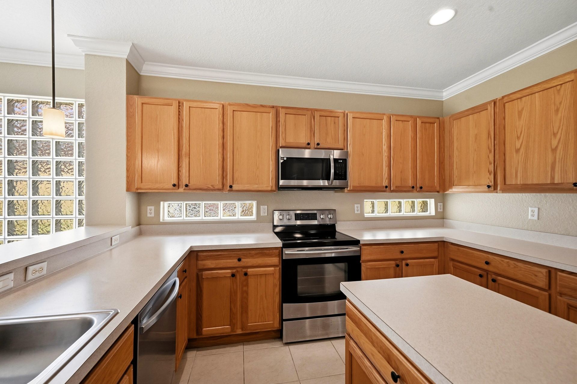 421 Gazetta Way, West Palm Beach, FL 33413 Photo
