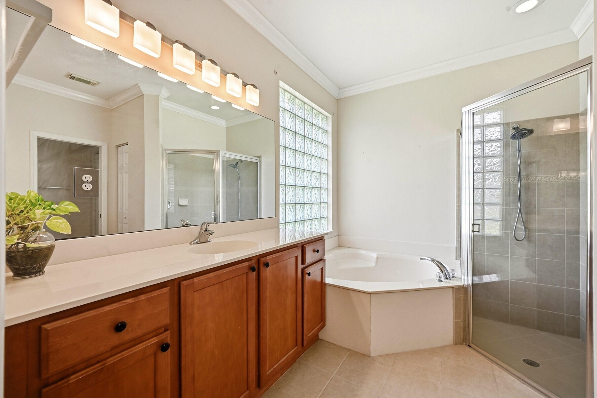 421 Gazetta Way, West Palm Beach, FL 33413 Photo