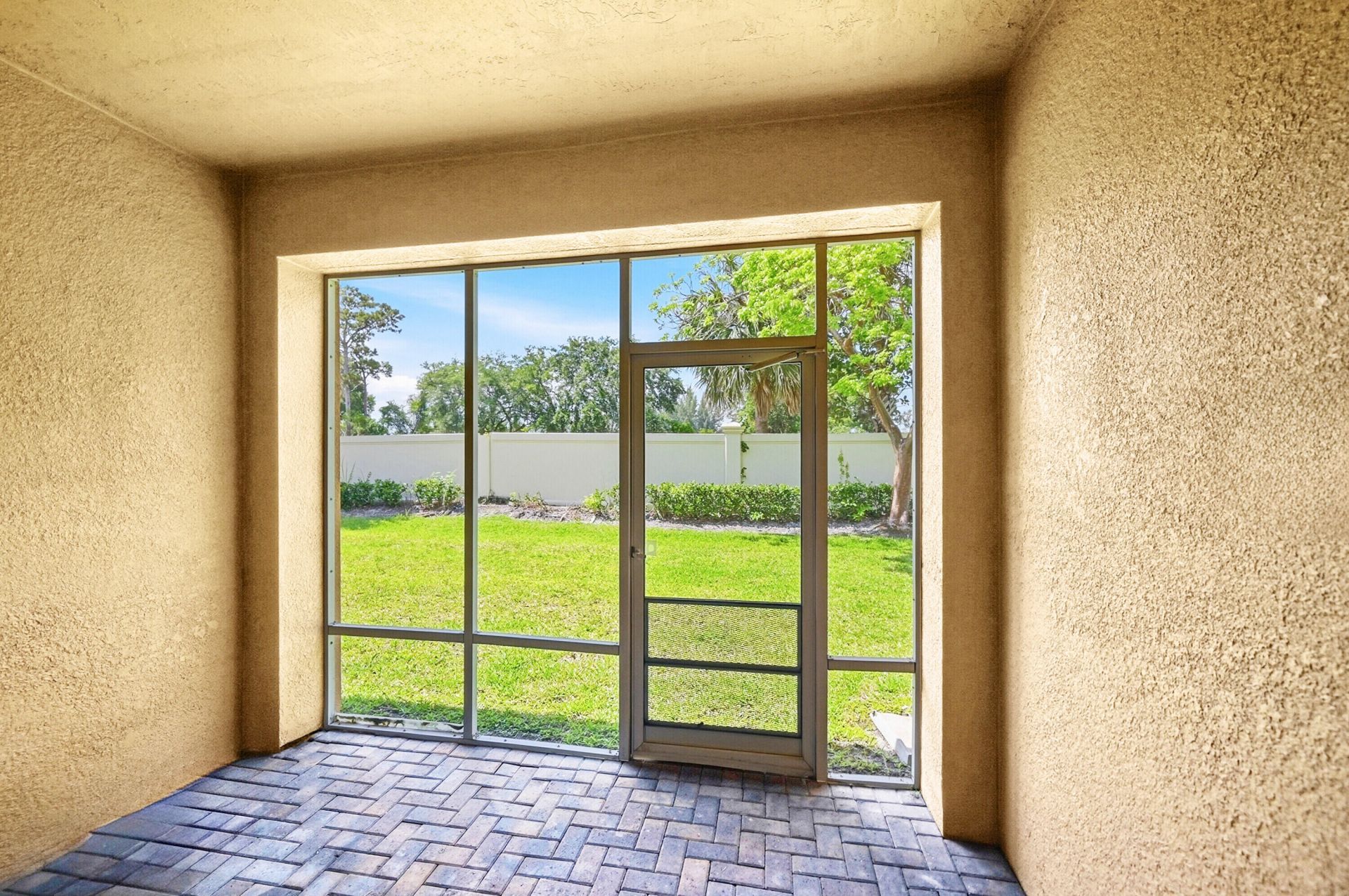421 Gazetta Way, West Palm Beach, FL 33413 Photo
