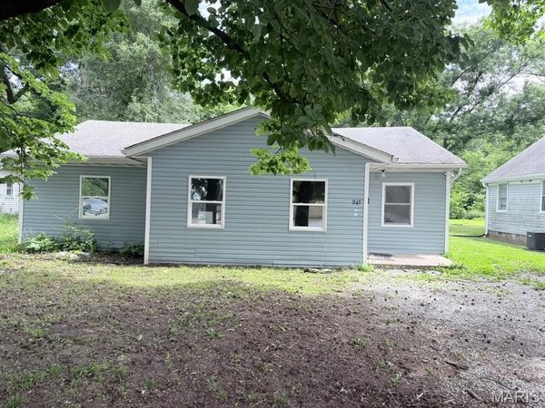 945 Howell Avenue , Cahokia, IL 62206