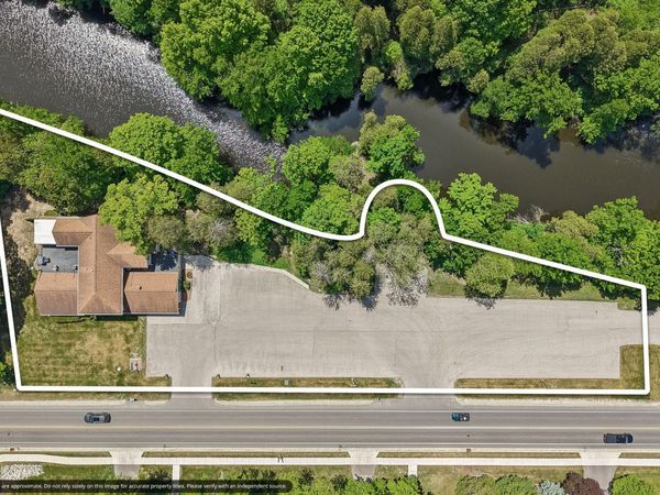 5009 Columbia Rd, Cedarburg, WI 53012