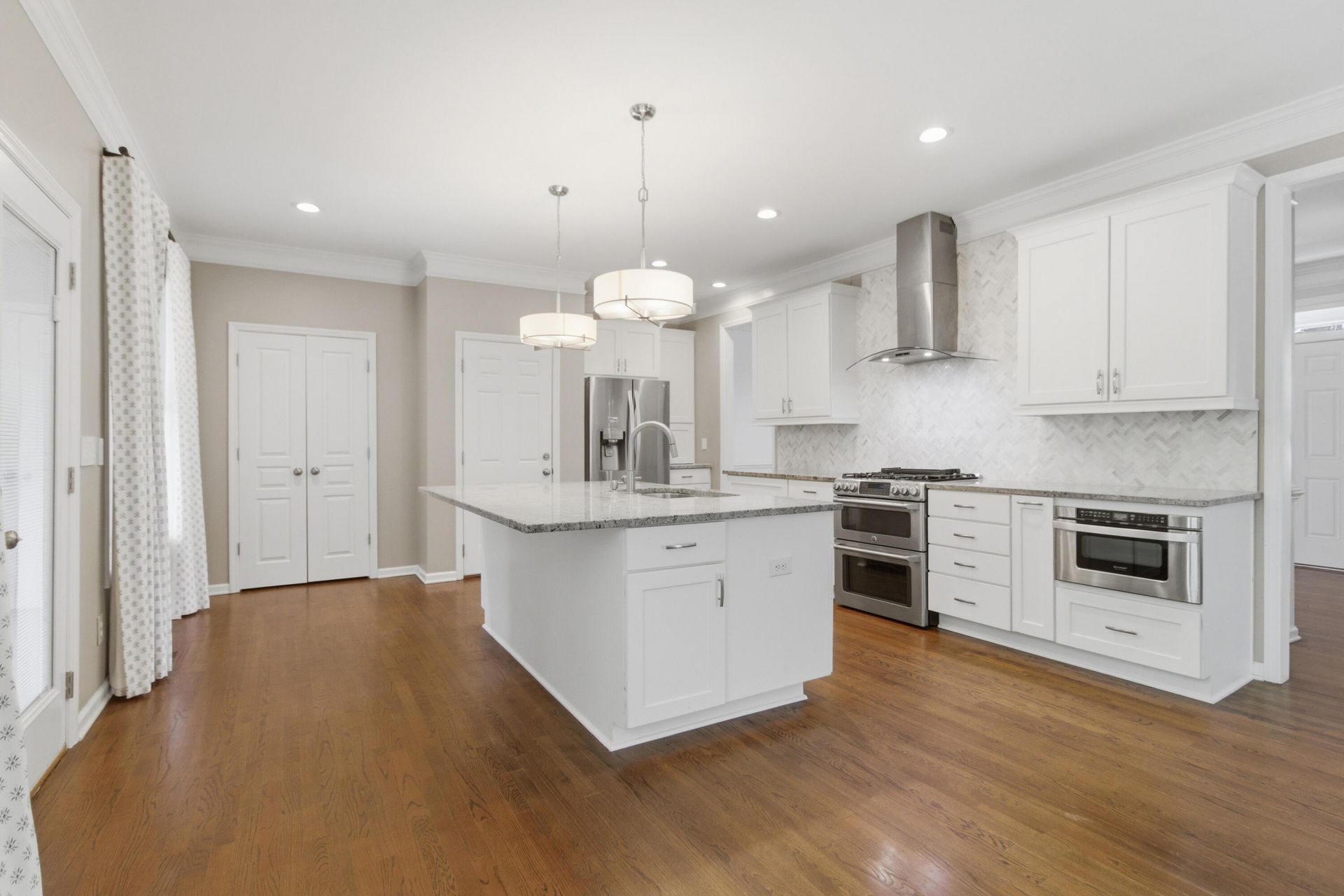 1061 Barfield Street Photo 14