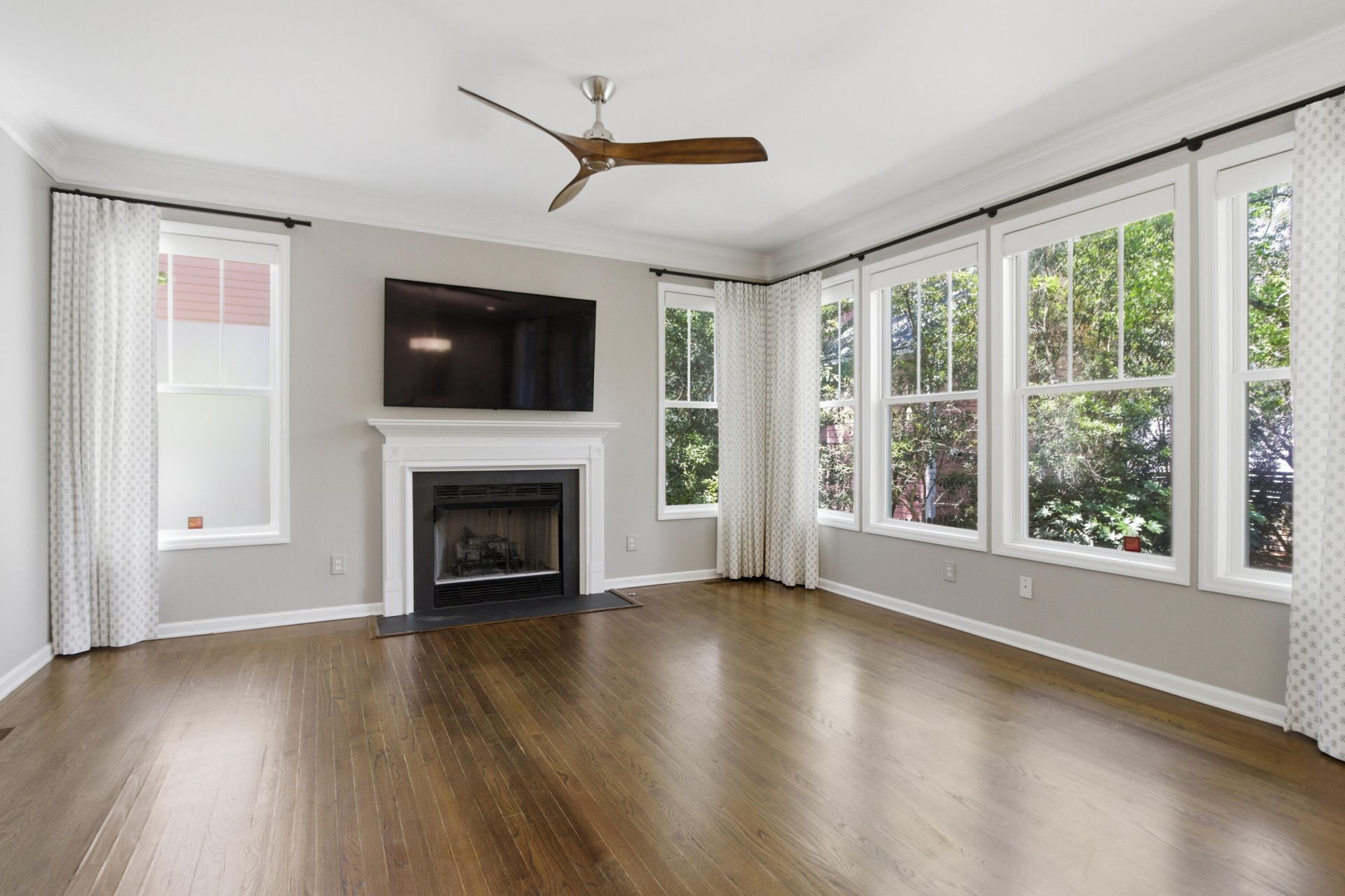 1061 Barfield Street Photo 16